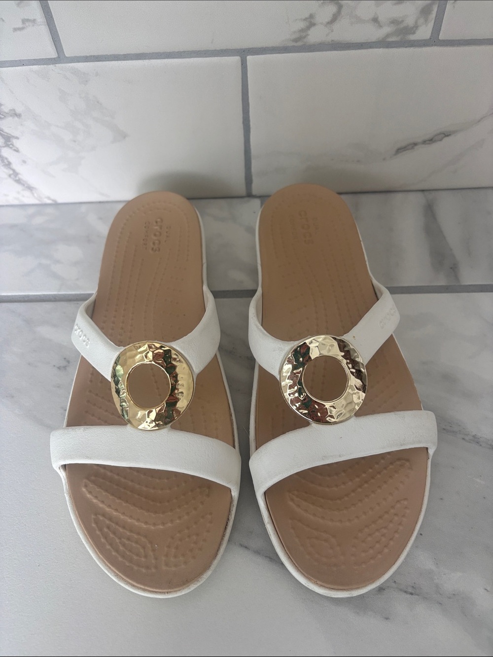 Crocs Women's Sanrah Hammered Circle Slide Sandal White Gold Size W7